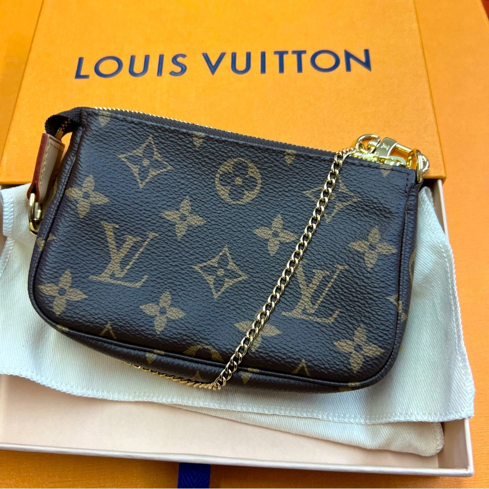 Louis Vuitton Pochette Accessoires
Monogram Mini Brown - Picture 5 of 5